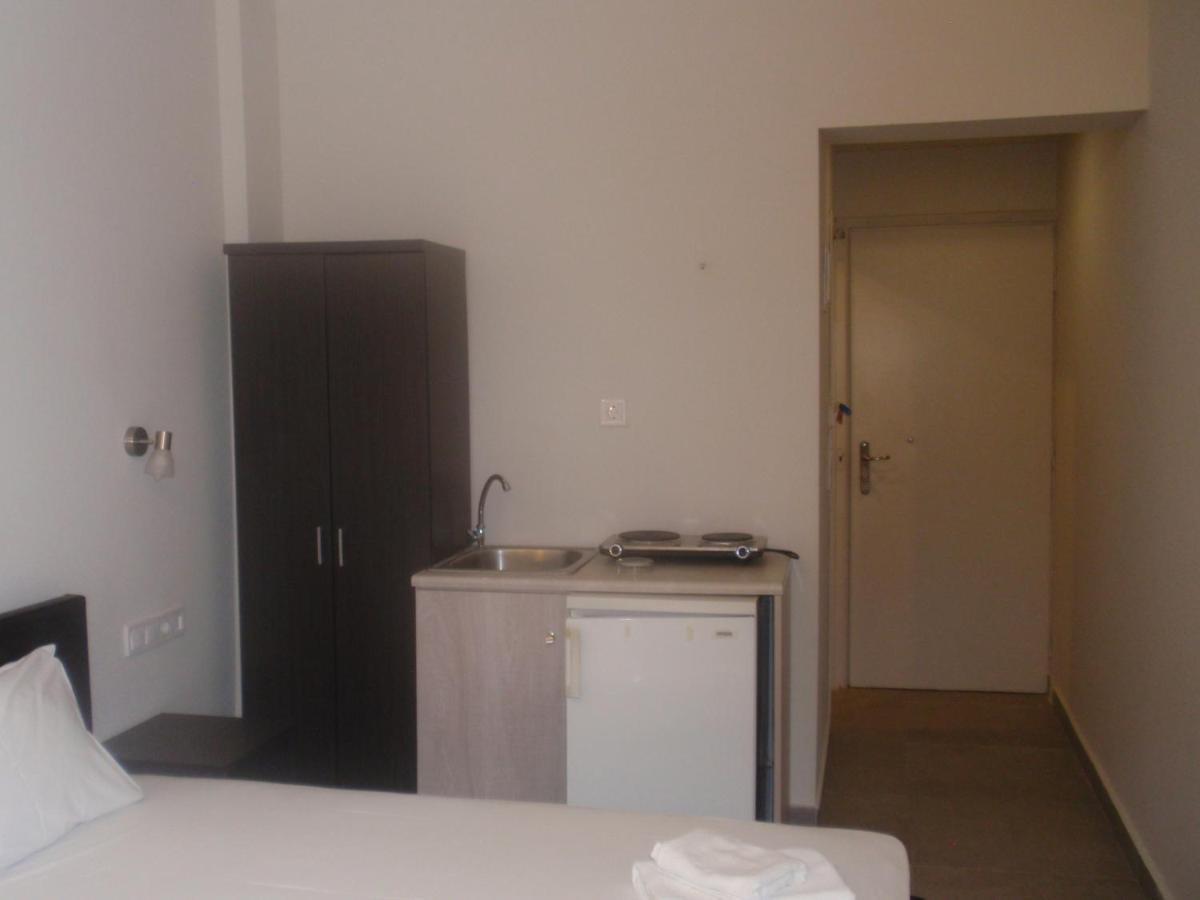 Hotel Banbus Loutra Aidhipsou Exteriör bild