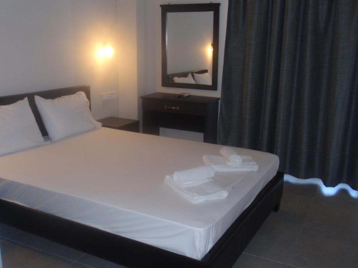 Hotel Banbus Loutra Aidhipsou Exteriör bild