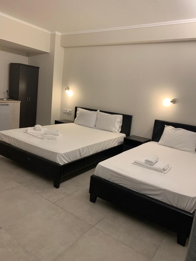 Hotel Banbus Loutra Aidhipsou Exteriör bild