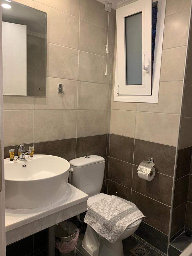 Hotel Banbus Loutra Aidhipsou Exteriör bild