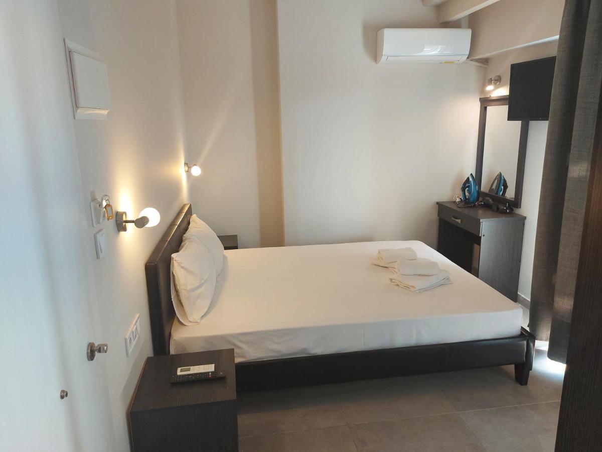 Hotel Banbus Loutra Aidhipsou Exteriör bild