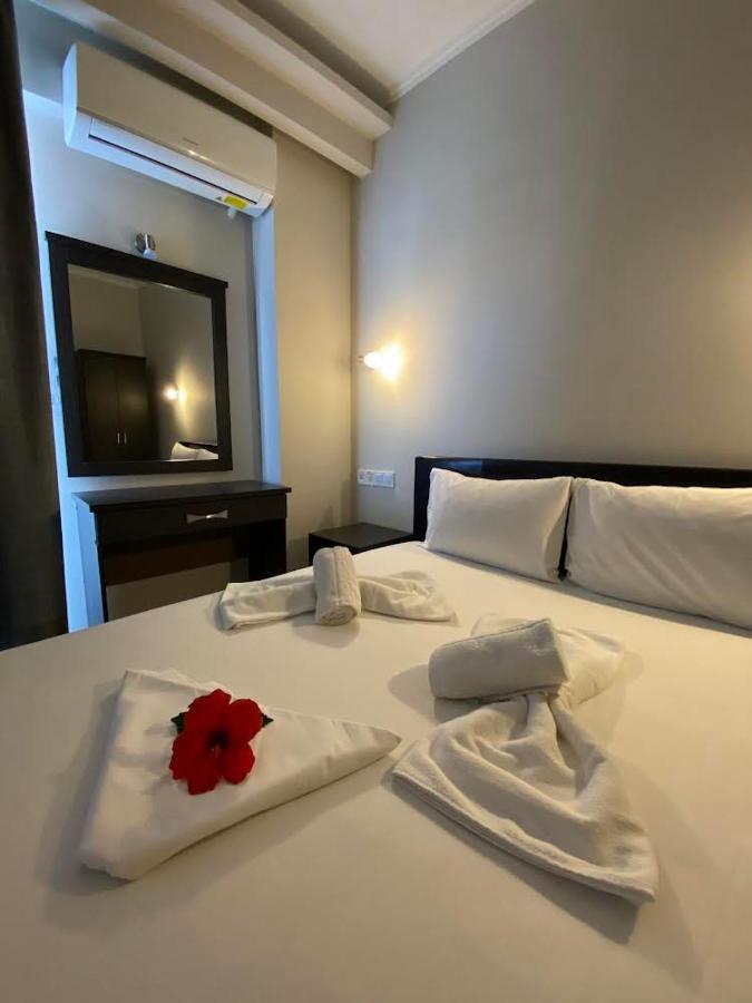Hotel Banbus Loutra Aidhipsou Exteriör bild