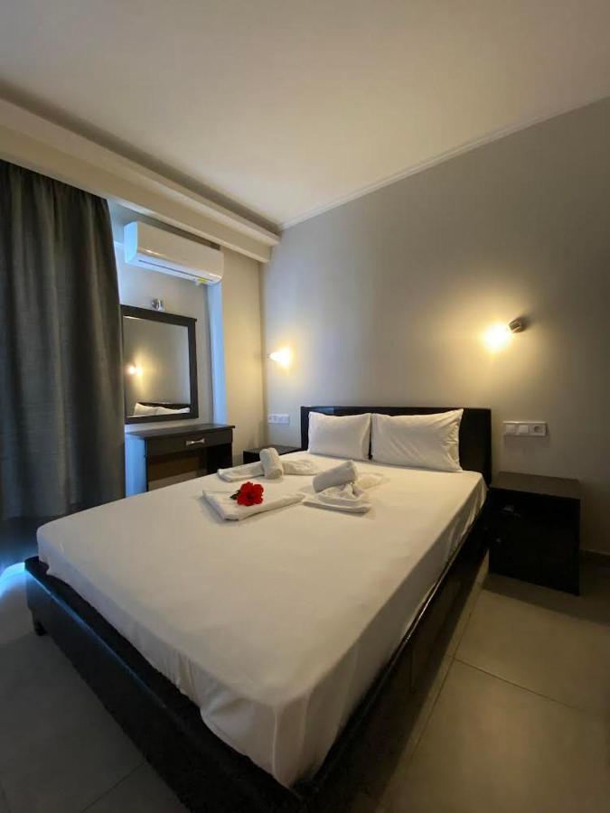 Hotel Banbus Loutra Aidhipsou Exteriör bild