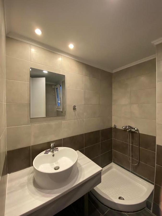 Hotel Banbus Loutra Aidhipsou Exteriör bild