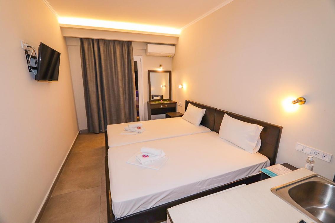Hotel Banbus Loutra Aidhipsou Exteriör bild