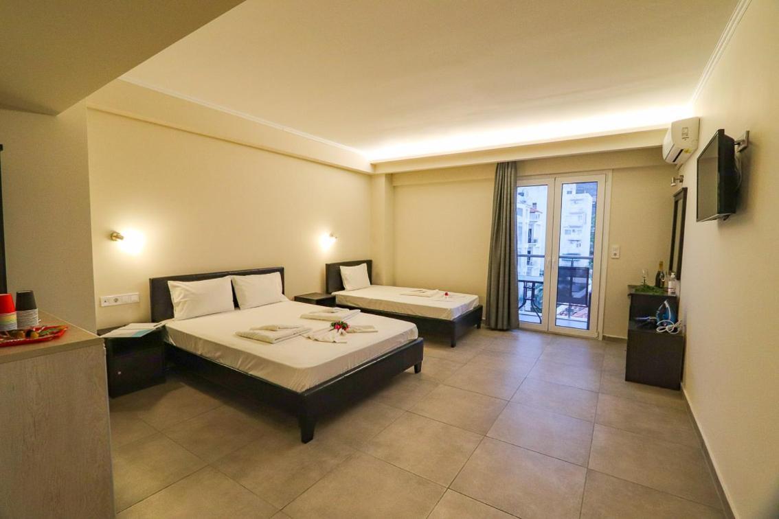 Hotel Banbus Loutra Aidhipsou Exteriör bild