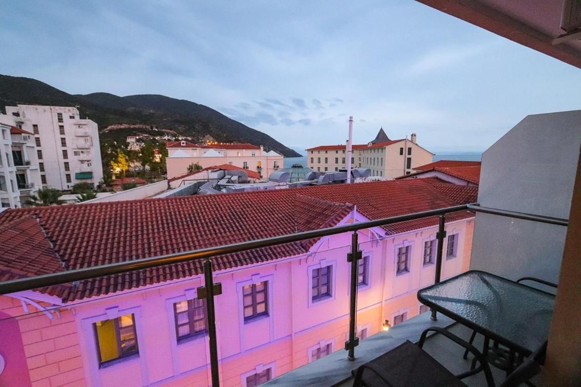 Hotel Banbus Loutra Aidhipsou Exteriör bild