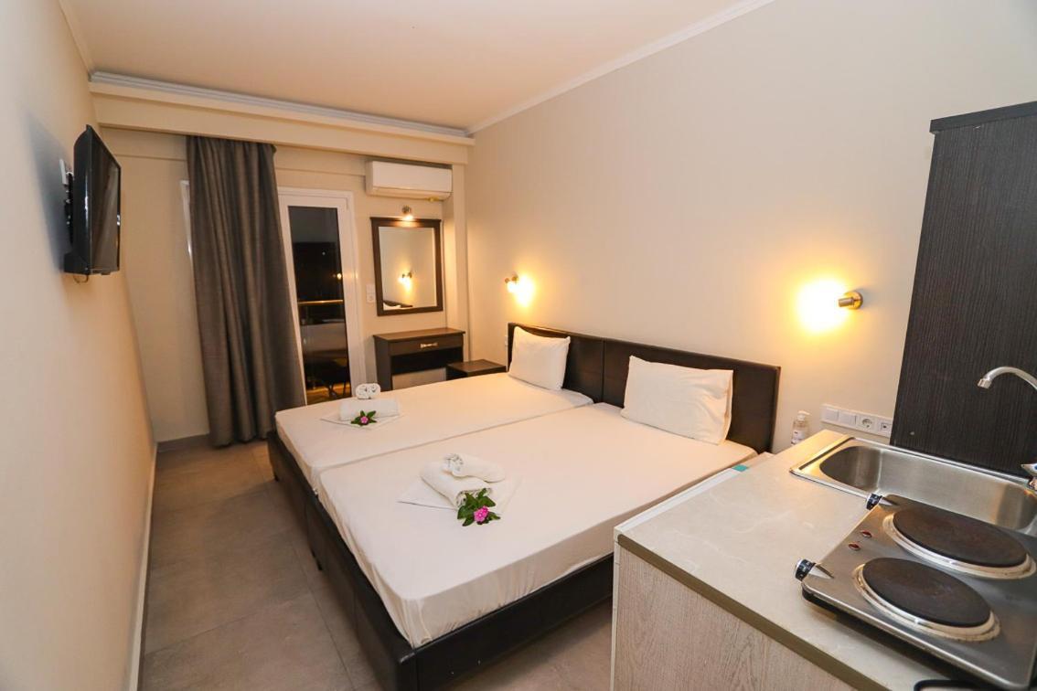 Hotel Banbus Loutra Aidhipsou Exteriör bild