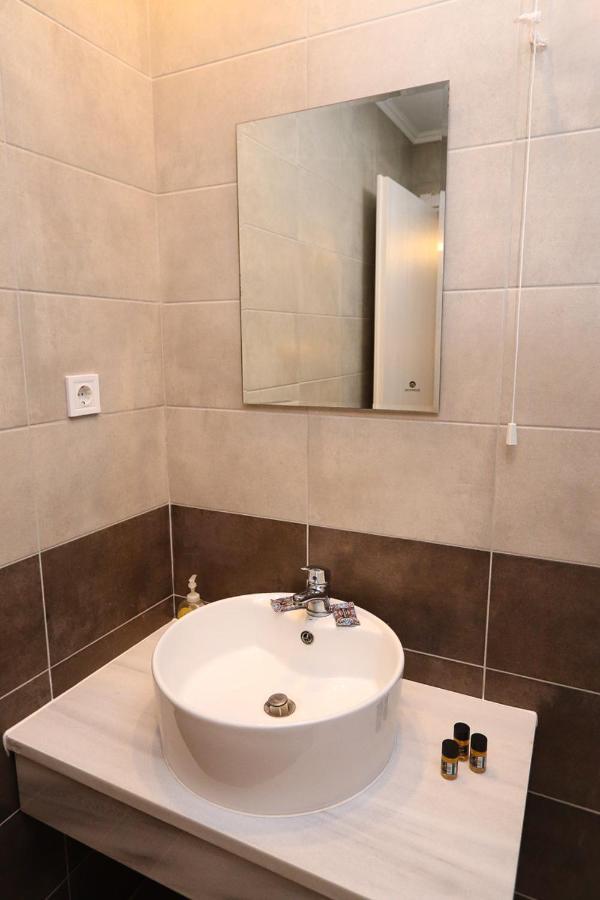 Hotel Banbus Loutra Aidhipsou Exteriör bild