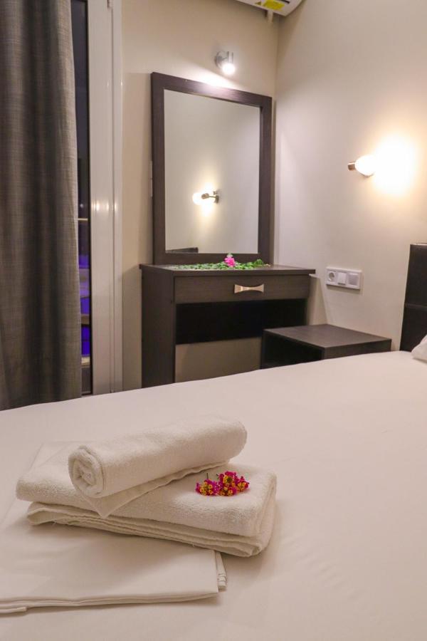 Hotel Banbus Loutra Aidhipsou Exteriör bild