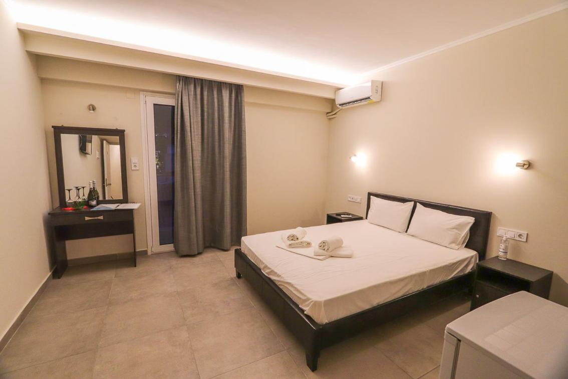 Hotel Banbus Loutra Aidhipsou Exteriör bild